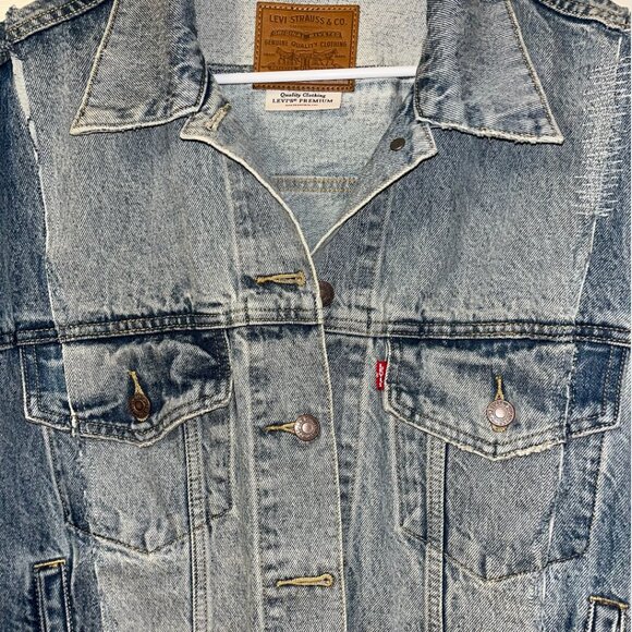 NWOT Levi’s 90s Trucker Jacket – Two-Tone Denim, Distressed - Picture 8 of 10